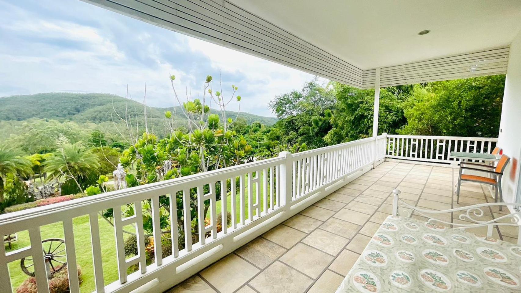 Baan Ing Khao Hotel Pakchong Exterior photo