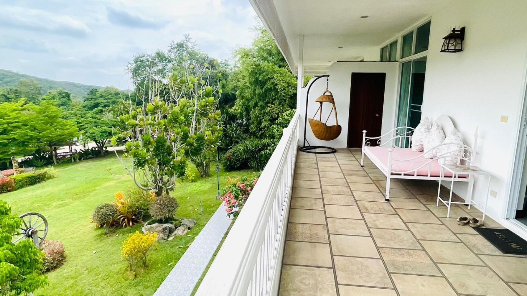 Baan Ing Khao Hotel Pakchong Exterior photo