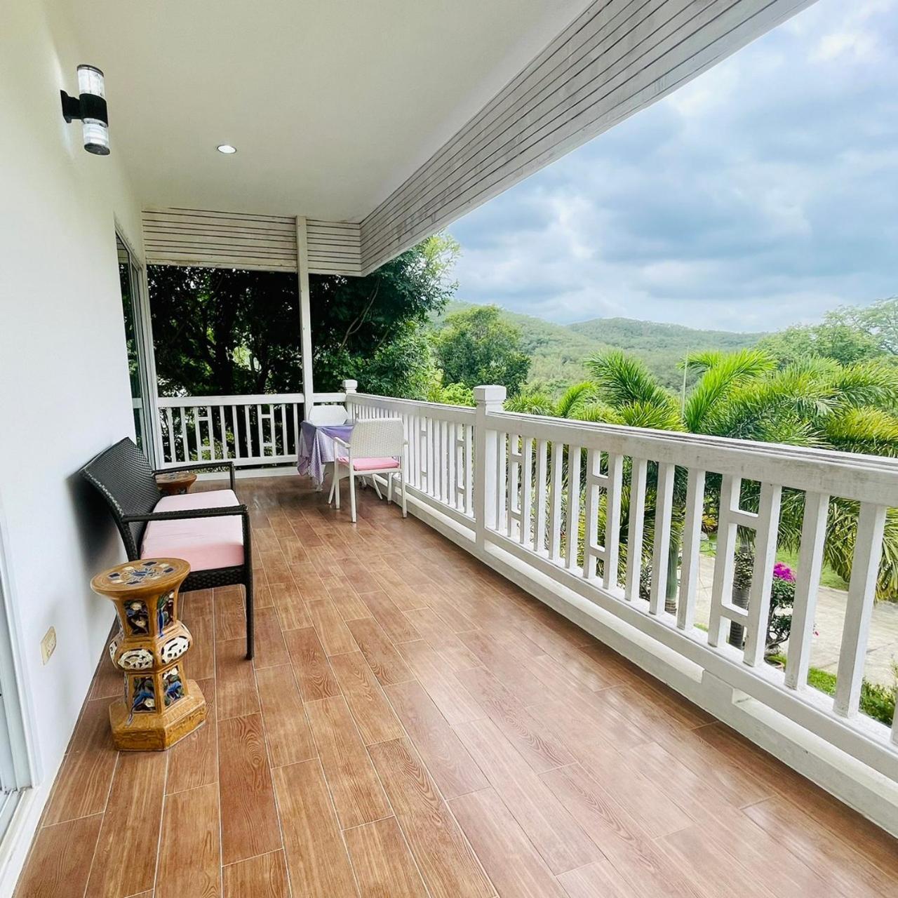 Baan Ing Khao Hotel Pakchong Exterior photo