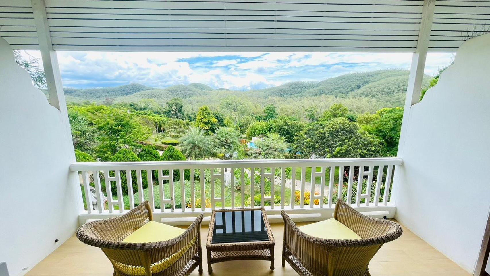 Baan Ing Khao Hotel Pakchong Exterior photo